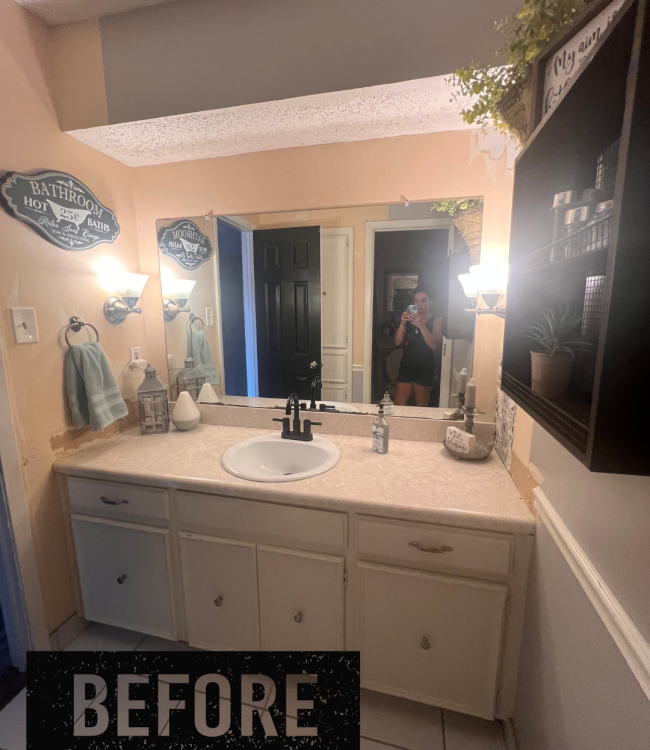 Before picture of guest bathroom remodel