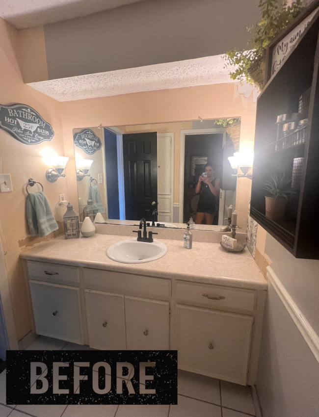 Before picture of guest bathroom remodel